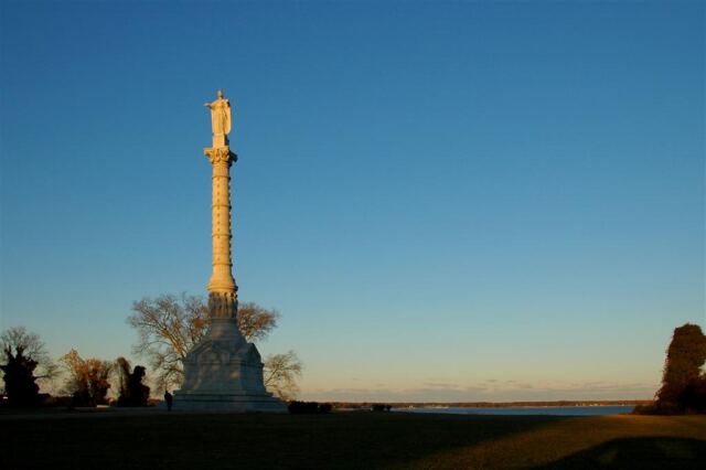 Yorktown Battlefield Victory monument