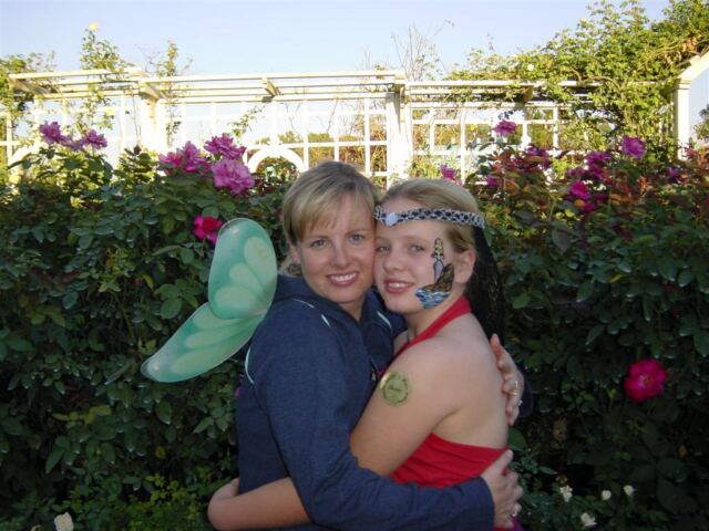 kathy-and-mel-in-the-rose-garden