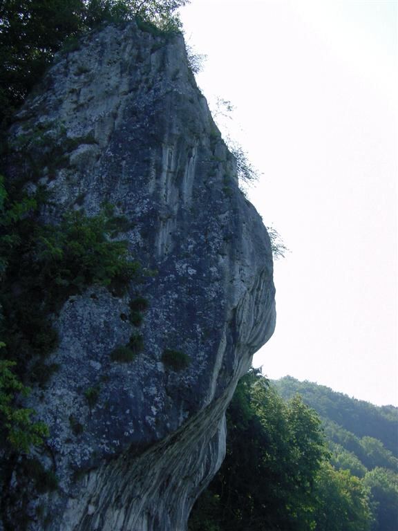 rock-formation-along-the-danube