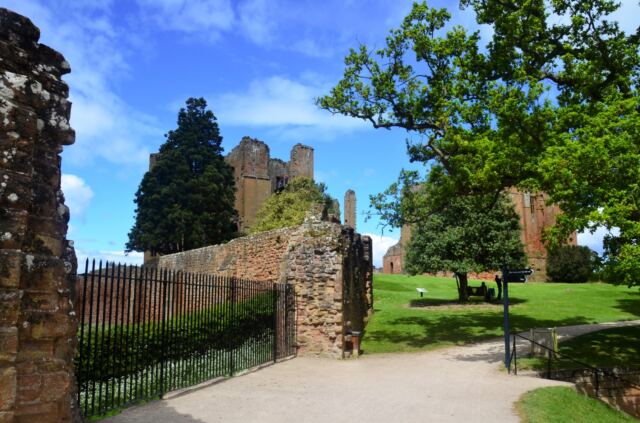 Approaching Kenilworth