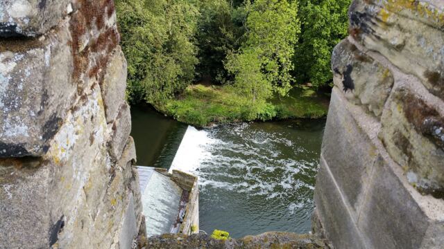 warwick-castle-river-avon-waterfall-1