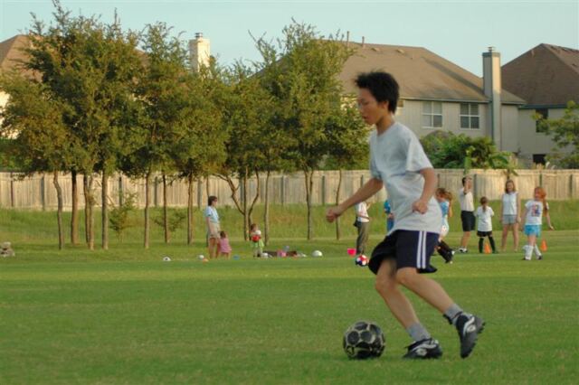 sam-dribbles-through-the-drill