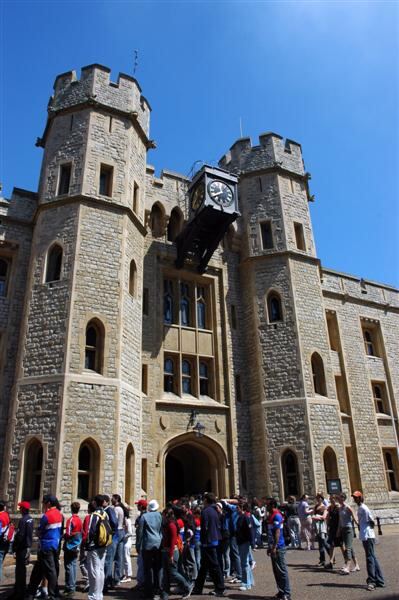 Tower of London - Long queue at the Crown Jewels exhibit