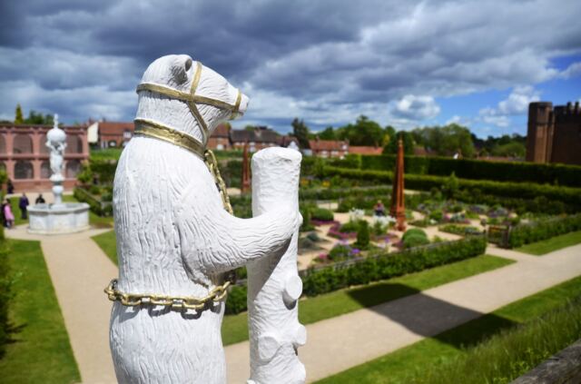 Warwick logo bear at Kenilworth Gardens