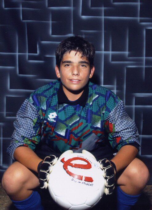 ajb-2003-soccer-picture-crossfire-90-