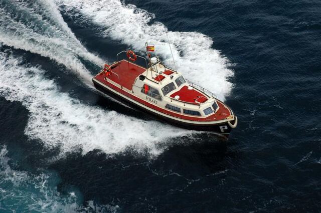 Pilot boat (2)