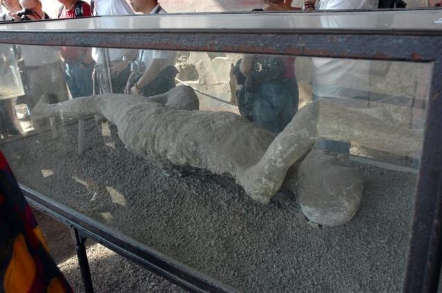 Pompeii - body casts (2)