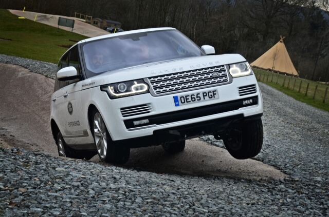 Range Rover - H-trench obstacle course (7)