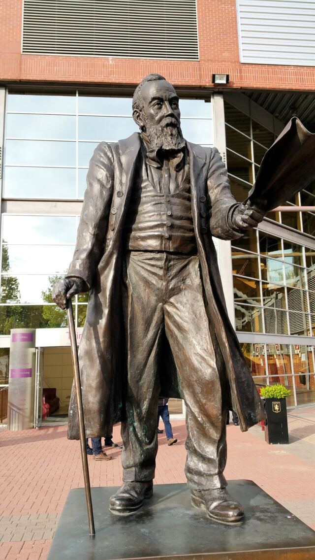 William McGregor statue (2)