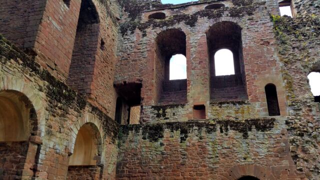 Kenilworth Castle - various ruins 2