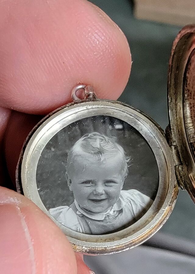 Jean's pendant - baby John