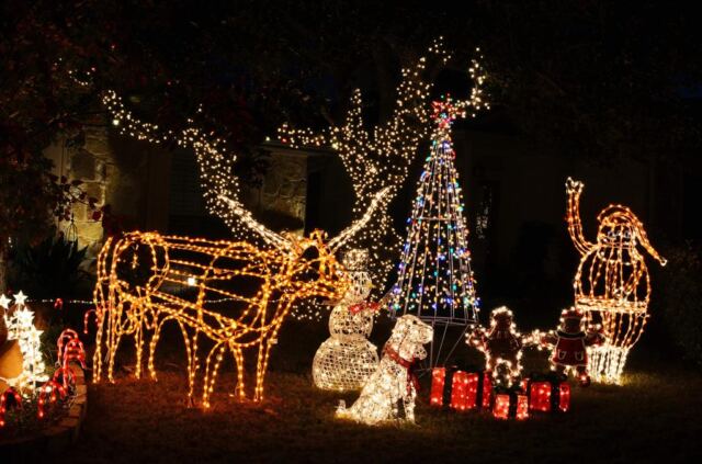 griswoldian-christmas-lawn-display-2012