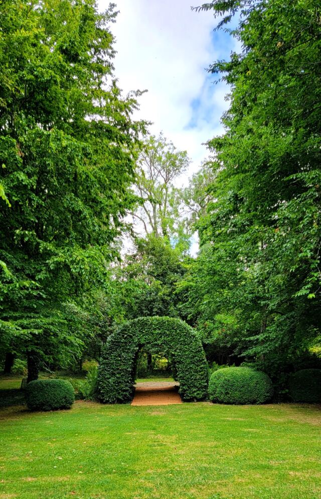 Cripps Barn ivy arch