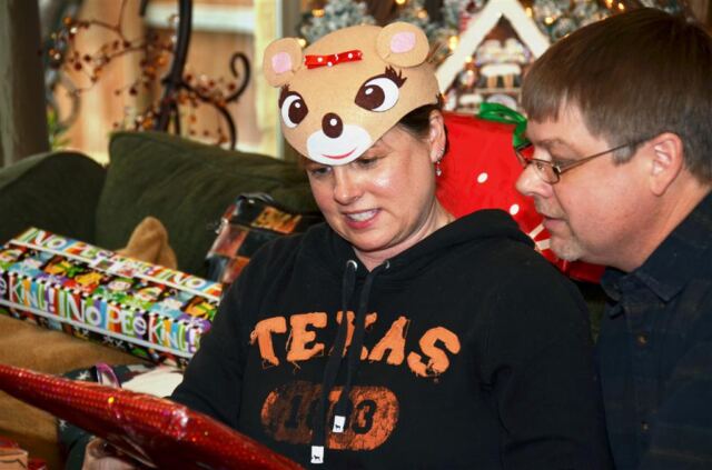kathy-and-steve-puzzle-over-a-gift