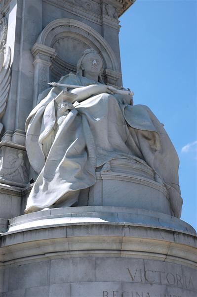 Victoria on her monument