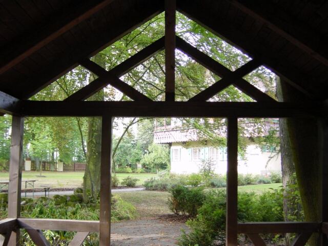 cg-s-house-through-atrium