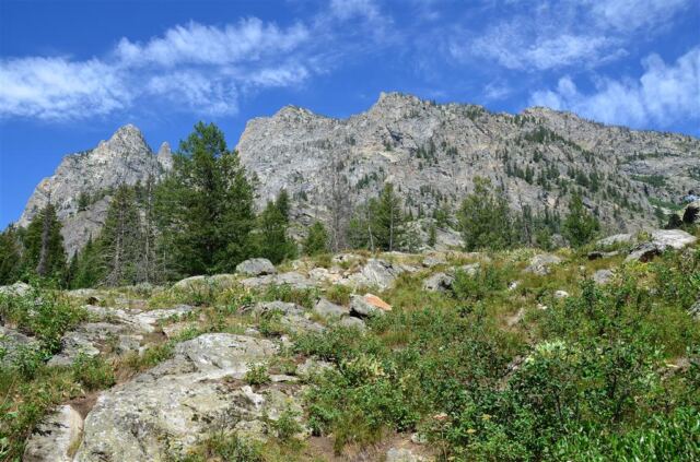 To the right are mountains, too!