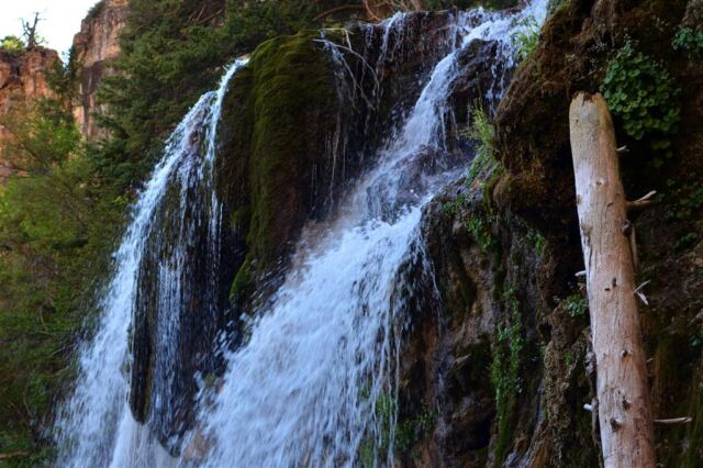 Hanging Lake waterfall (1)