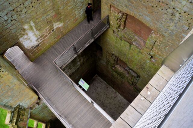 Kenilworth Castle - Leicester's Building 8