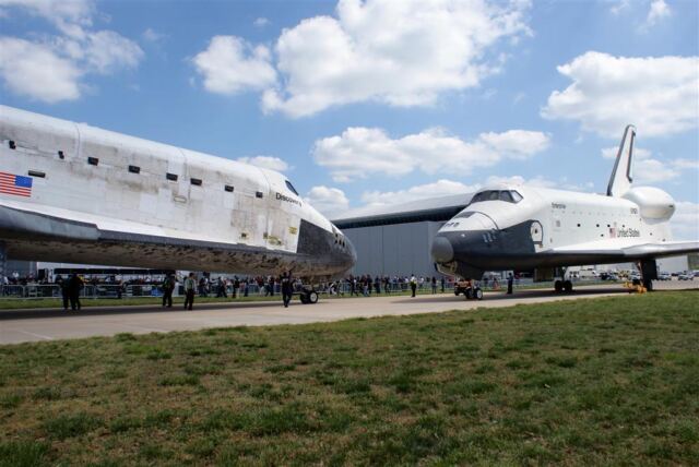 Enterprise-Discovery (backside)