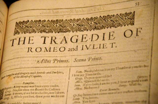 shakespeare-first-folio-extremely-rare-2