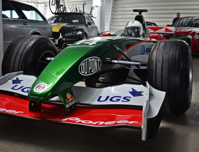 2004 Jaguar R5 Formula 1 racer (2)