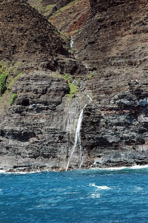 Waterfall along Napali Coast (11)