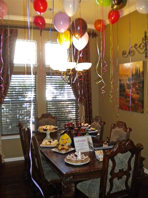 balloons and cupcakes