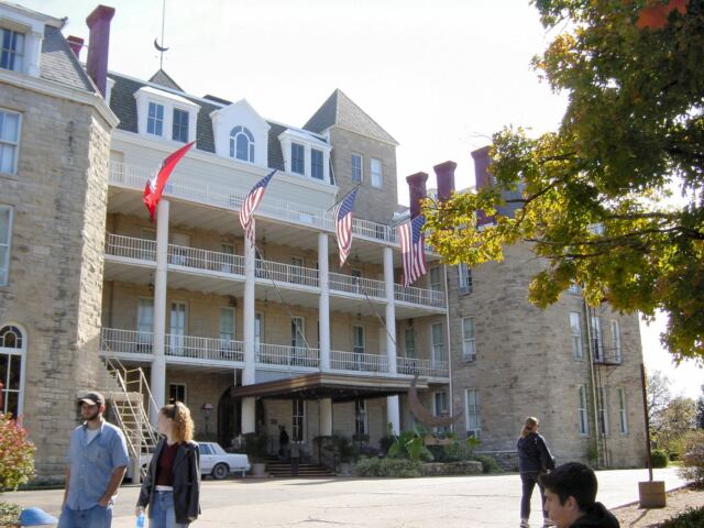 crescent-hotel