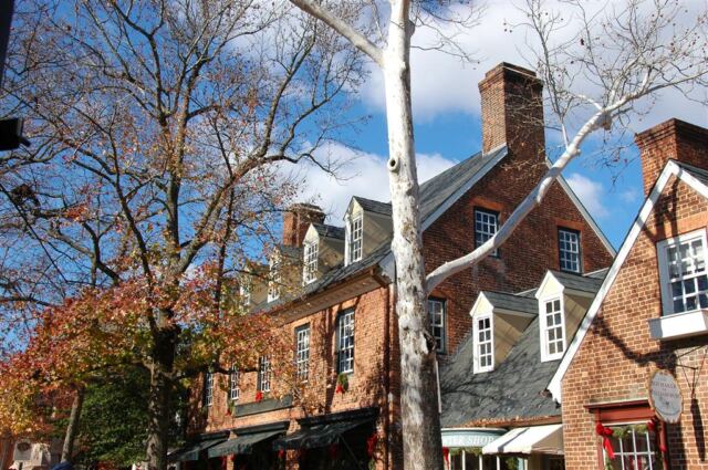 Colonial Williamsburg - street shot (4)