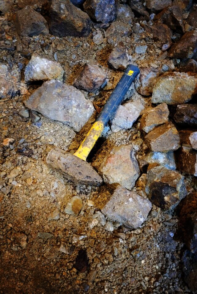 Ore hammer