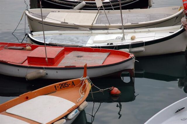 Tethered boats