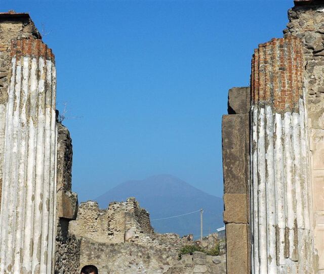 Vesuvius through the columns
