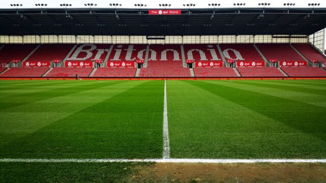 The Britannia - pitchside pre-match (1)