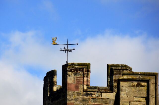 warwick-castle-weathervane
