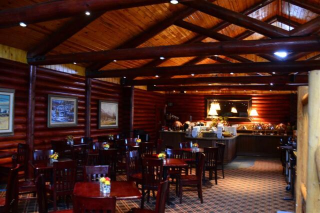 Rustic Inn breakfast area