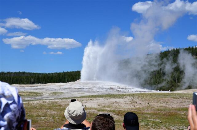 Old Faithful eruption (7)