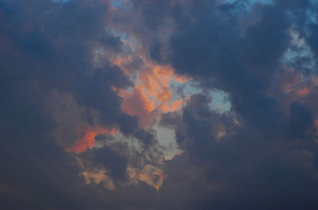 overhead-clouds-at-sunset