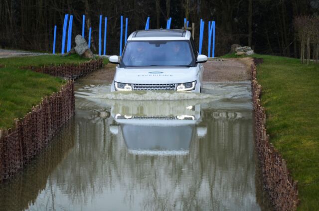 Range Rover in the water (2)