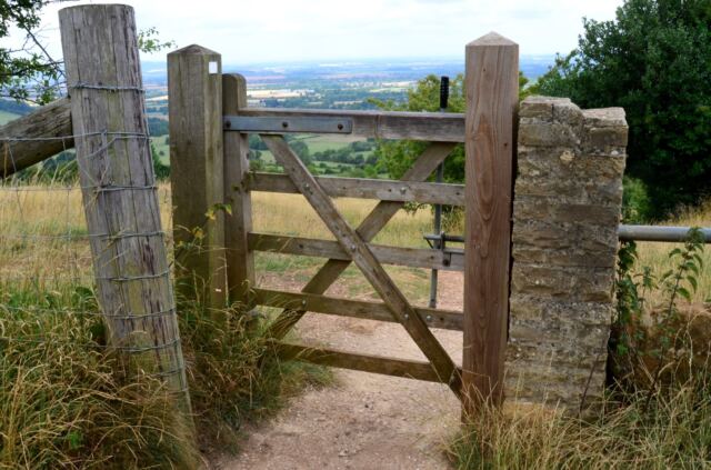 Cotswold Way gates (02)