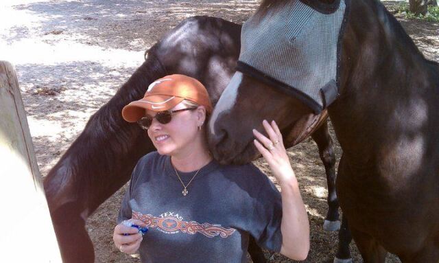 Kathy gives Melanie s horse, Missy, some Sunday mo