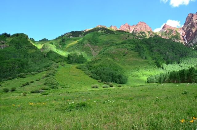 Maroon Bells - surrounding hills 01