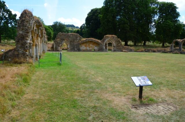 Hailes Abbey ruins (52)