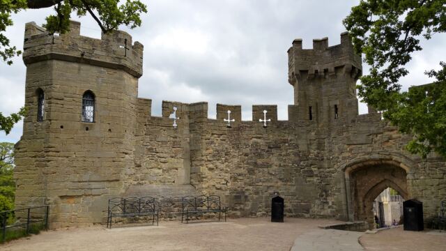 warwick-castle-various-pictures-atop-the-mound-15