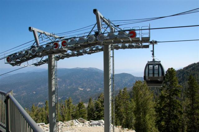 Gondola rollers at first stop