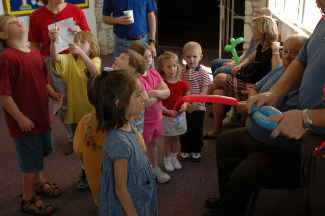 Kids love balloons