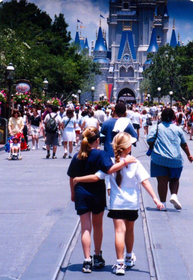 mel-and-katie-wdw-1999