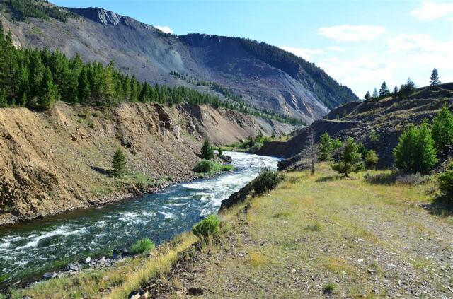 Rushing water as Earthquake Lake slowly drains (5)
