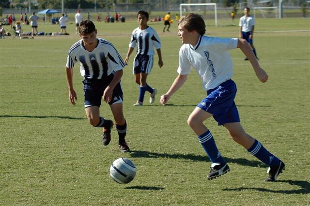 ryan-closes-in-on-the-ball
