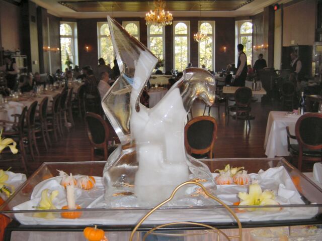 ice-sculpture-at-crescent-hotel-brunch